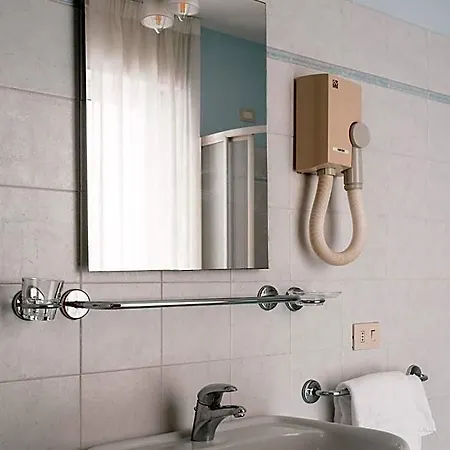 Milton Hotel 3*